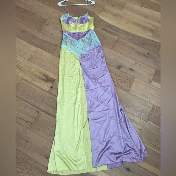 The Dolls House Fashion Gown - Picture 3 of 7